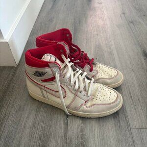 Nike Air Jordan 1 Retro High OG sneakers in white and red #basketball